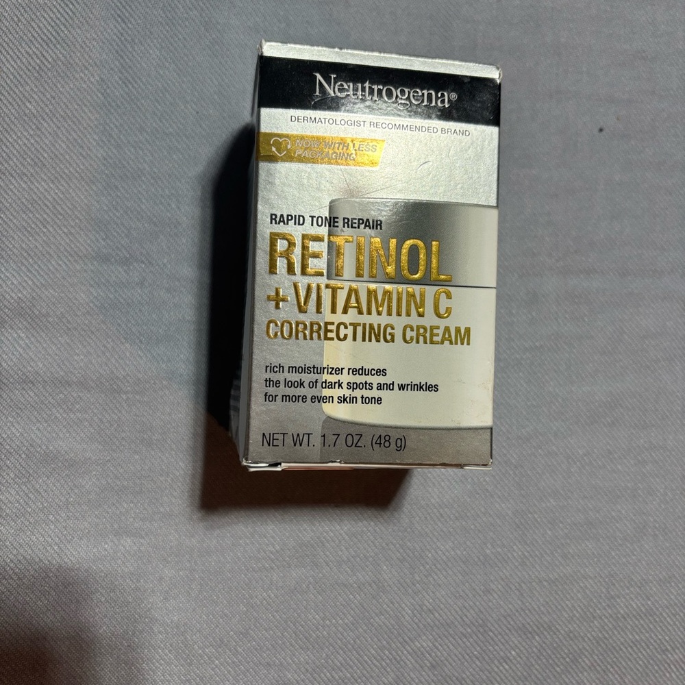 Neutrogena Silver Moisturizer with Retinol and Vitamin C